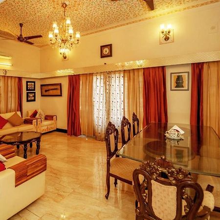 Santosh Villa - The House Of Antiques And Art Udaipur Exterior photo