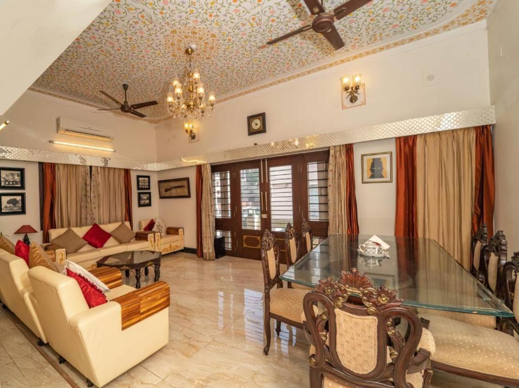 Santosh Villa - The House Of Antiques And Art Udaipur Exterior photo