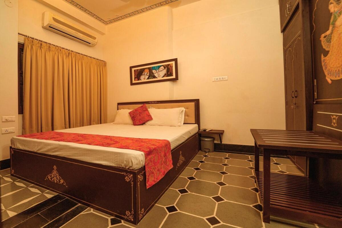 Santosh Villa - The House Of Antiques And Art Udaipur Exterior photo