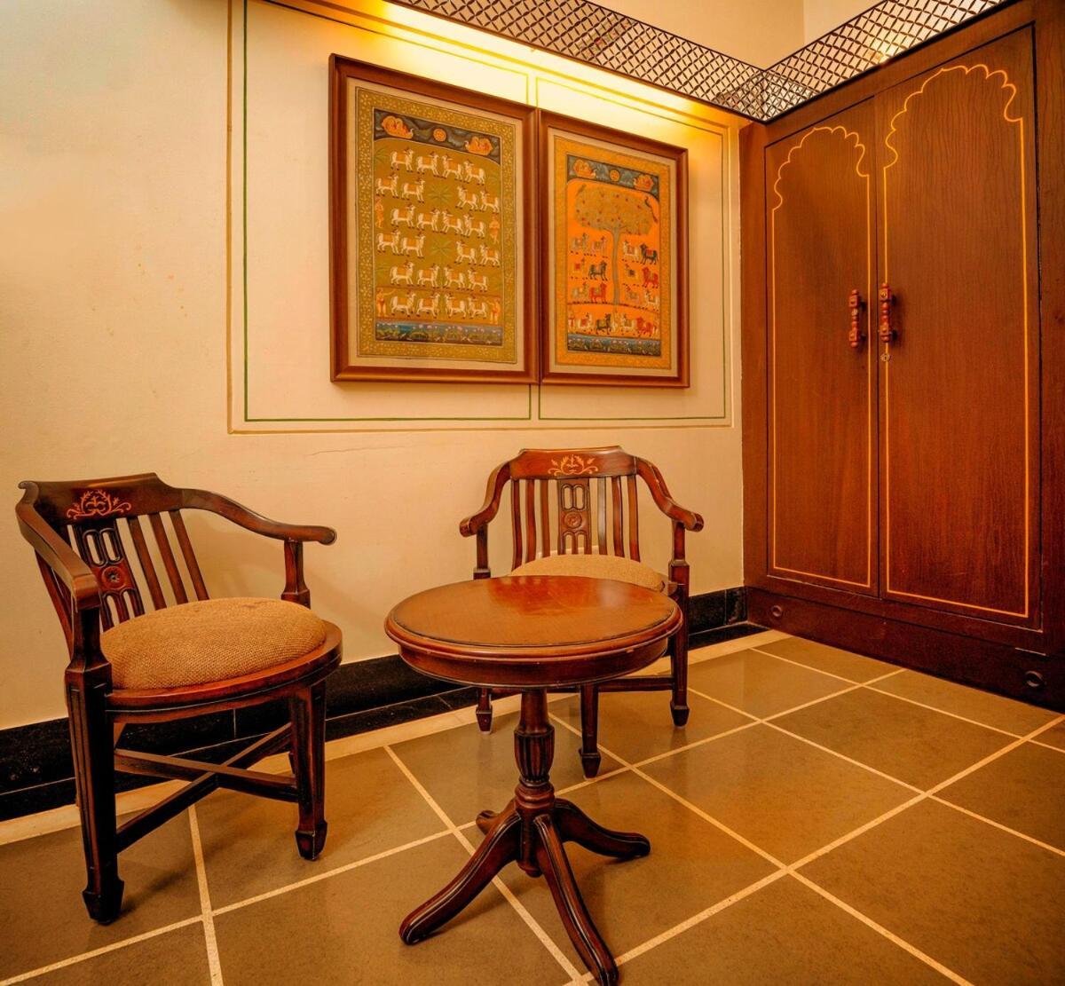 Santosh Villa - The House Of Antiques And Art Udaipur Exterior photo