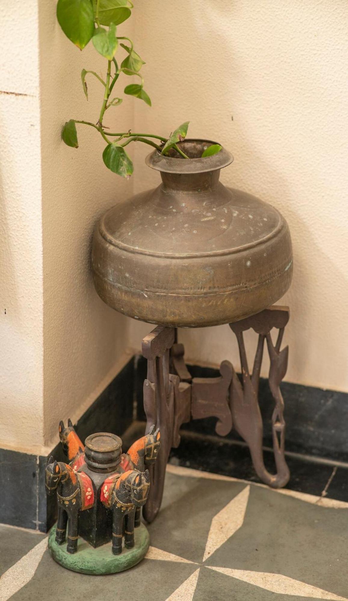 Santosh Villa - The House Of Antiques And Art Udaipur Exterior photo