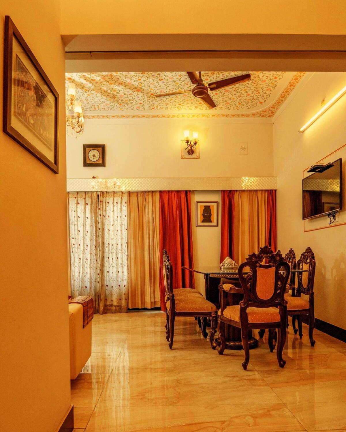 Santosh Villa - The House Of Antiques And Art Udaipur Exterior photo